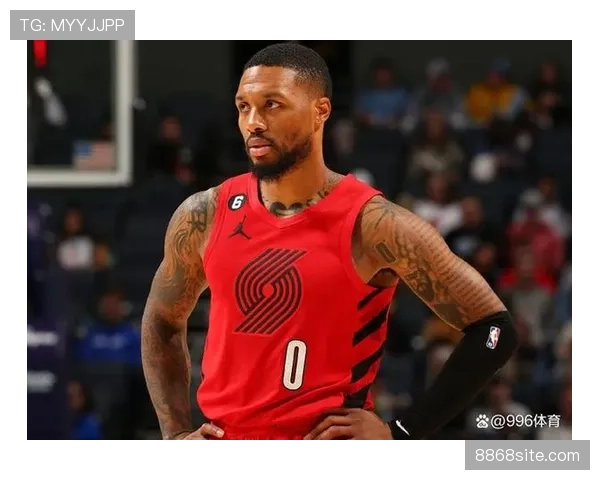 利拉德场下穿拖鞋逛超市，谁能想到这人刚拿4000万年薪？